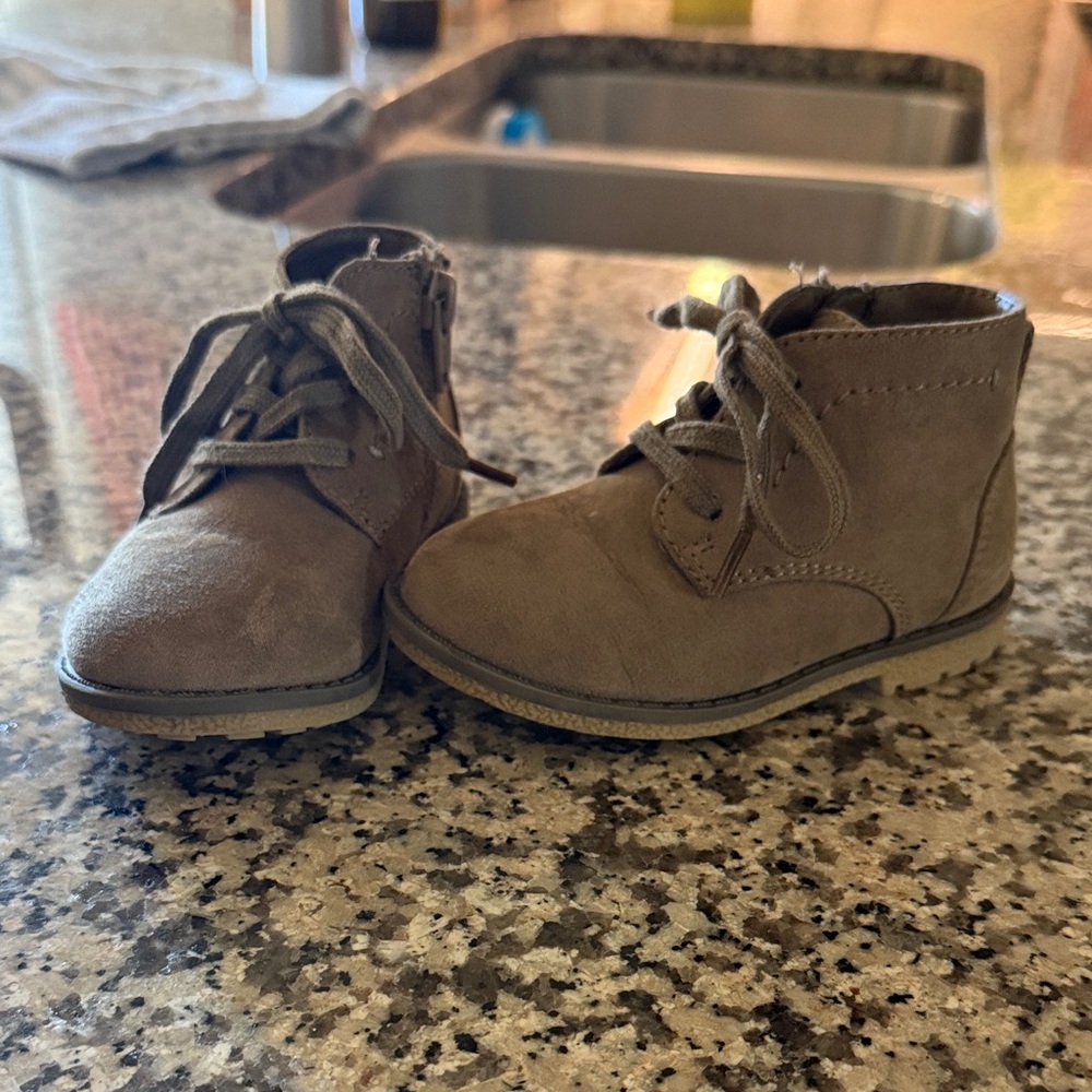 Boys Brown Cat & Jack Lace-Up Boots (Size 6)